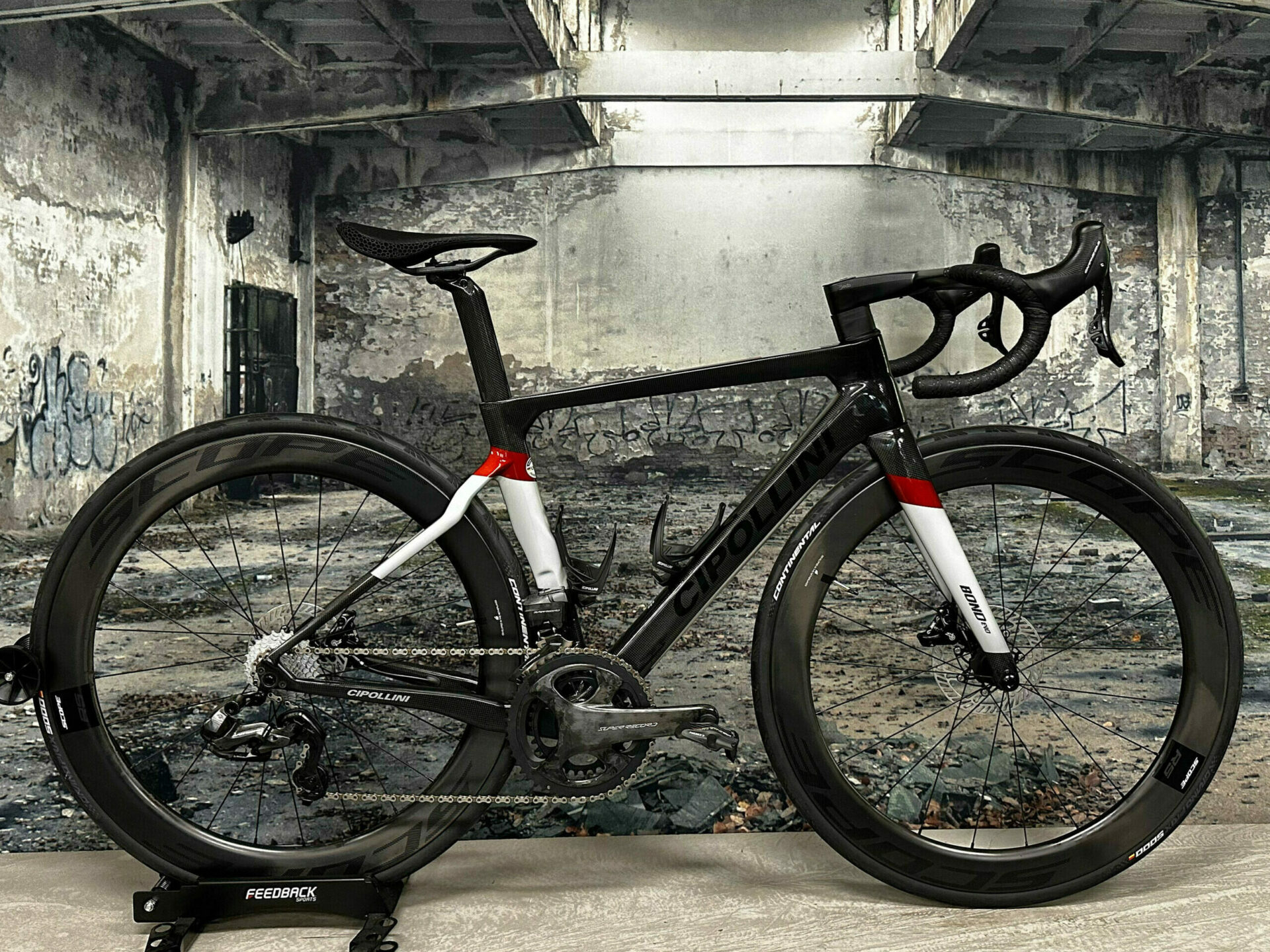 Cipollini Bond2 Evo met Campagnolo Super Record Wireless en Scope R5 Wielen bergasports racefiets road bike