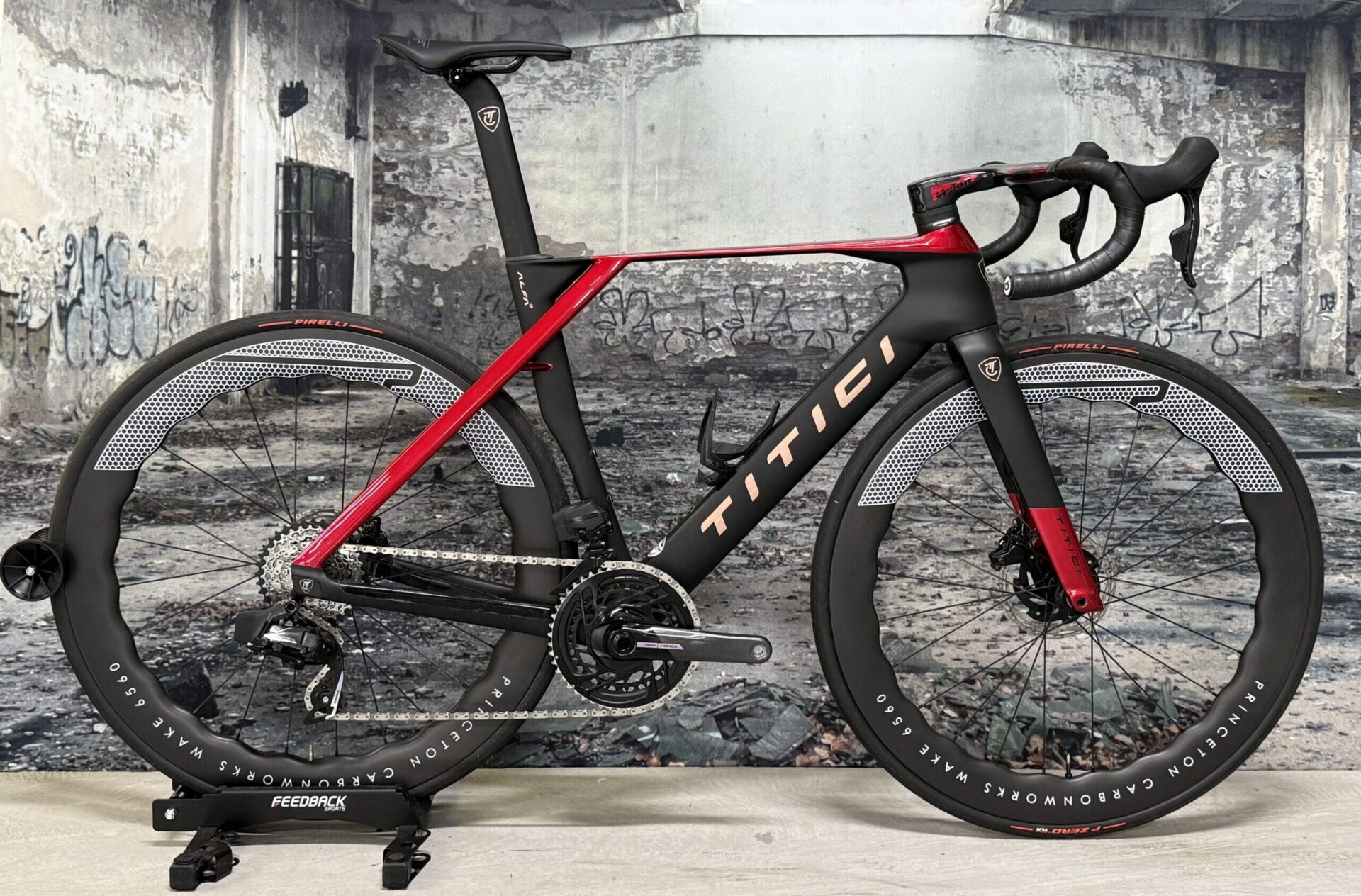 Titici alfa racefiets bij bergasports in Dedemsvaart