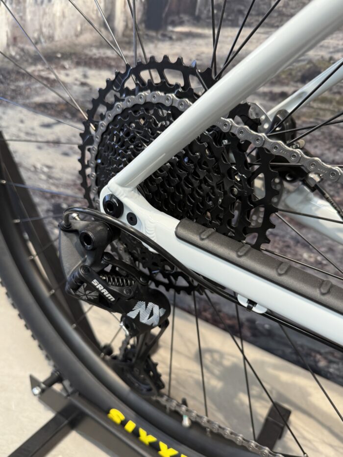 Orbea Alma - MTB - H10 - Large - Grey Red - Image 3